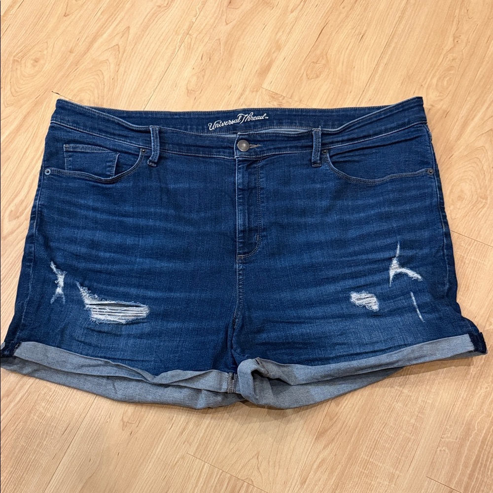 Universal Thread Women's Mid Rise Dark Blue Distressed Jean Shorts 20W 4” EUC